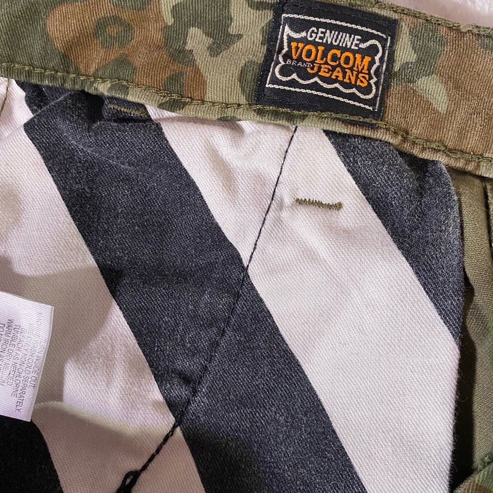 VOLCOM Jeans SIZE 5 Army Print pants - Picture 10 of 16